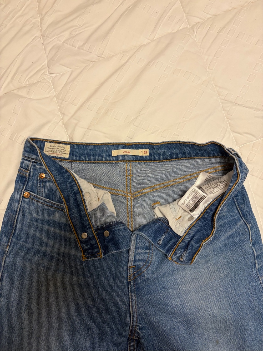 Levi's Medium Blue Straight Leg Women's Jeans - Picture 2 of 2